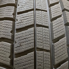 スタッドレスタイヤ　205 /60 R16 NORTH TREK N5 の画像