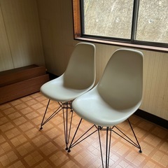 椅子　二脚の画像