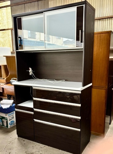 比較的綺麗な食器棚 、 キッチンボード レンジ台 キッチン収納 になります、