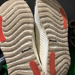 adidas スニーカーの画像