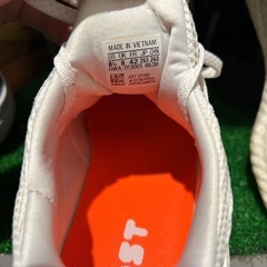 adidas スニーカーの画像