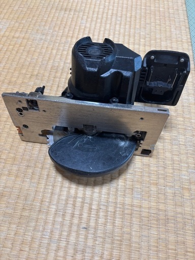 マキタ　充電式丸ノコ　hs631 本体のみ　makita