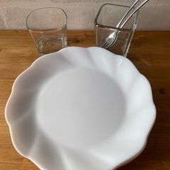 白皿6枚・ガラス2点・フォーク🍴の画像