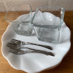 白皿6枚・ガラス2点・フォーク🍴の画像