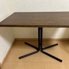 ダイニングテーブルの画像