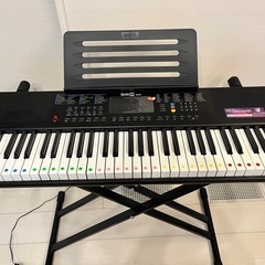 電子キーボード＆キーボードスタンドの画像