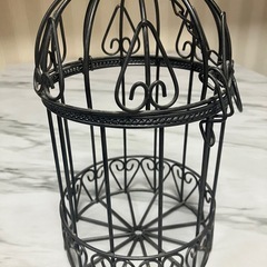 鉄製のインテリアカゴの画像