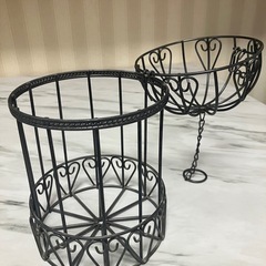 鉄製のインテリアカゴの画像