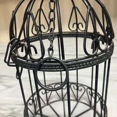 鉄製のインテリアカゴの画像
