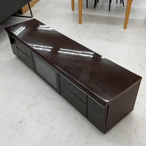 【お買い得‼️】定価59,990円♪ 現行モデル ニトリ 175cm幅ローボード テレビ台 リビング収納家具 艶あり木目調ダークブラウン♪ お買い得‼️】定価59,990円♪ 現行モデル ニトリ 175cm幅ローボード