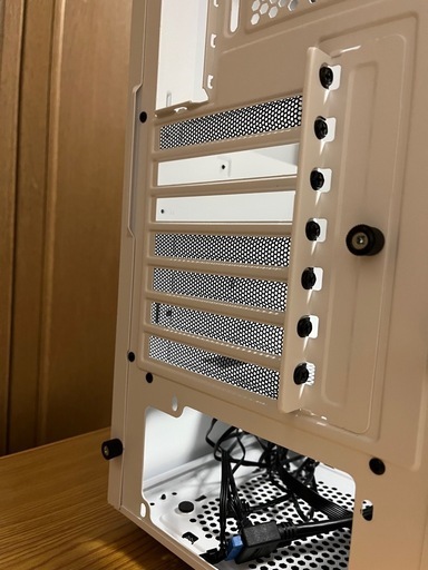 PCケース　thermaltake s200 メッシュスロットカバー
