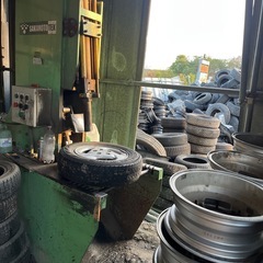 タイヤの組み替え、ばらし作業のお仕事！の画像