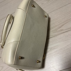 値下げしました 【中古】FURLA(フルラ) ハンドバッグ 白 ホワイト レザー/ 【ブランドバッグ】【中古】の画像