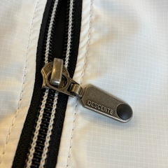 K2510-368 DESCENTE プルオーバー  ホワイト サイズ表記なし 中古美品の画像
