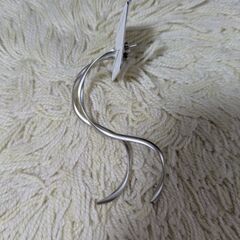 【ステンレス】※未使用品※変形ライン ニュアンスピアスの画像