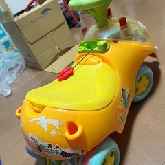 車おもちゃの画像