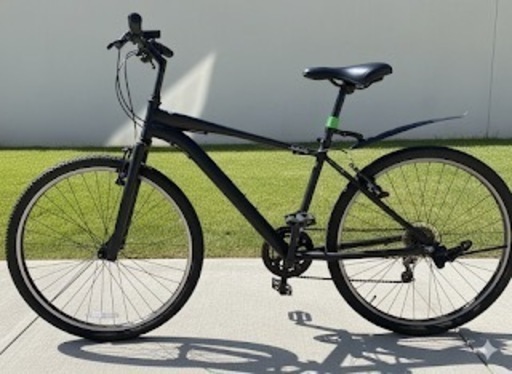 【美品】街乗り最適！スタイリッシュなマットブラック・クロスバイク