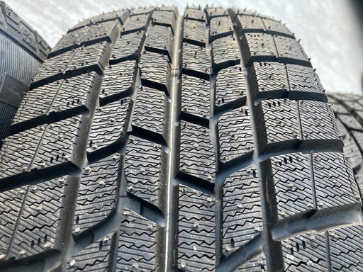 冬タイヤほぼ新品 195/65R15 2本 新品時のイボ残りあり 