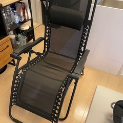 インフィニティチェアとテーブルの画像