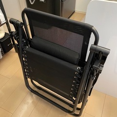 インフィニティチェアとテーブルの画像
