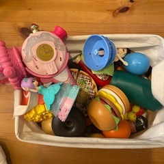 おままごと　用品たくさんの画像