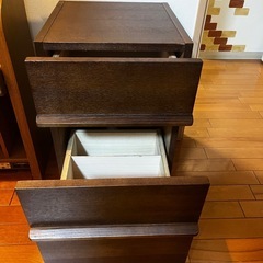 【譲渡先が決まりました】おしゃれなスタッキング風コンパクトチェスト/収納棚 (木目調ダークブラウン)の画像