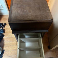 【譲渡先が決まりました】おしゃれなスタッキング風コンパクトチェスト/収納棚 (木目調ダークブラウン)の画像