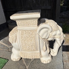 ゾウの花台の画像