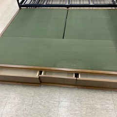 【ジモティー割引で最大15％OFF⭐️】 ダブル ベッドフレーム  木製  グリーンの画像