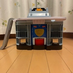 トミカ　ぐるっと変形！　DXポリスステーションの画像
