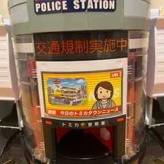 トミカ　ぐるっと変形！　DXポリスステーションの画像