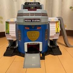 トミカ　ぐるっと変形！　DXポリスステーションの画像