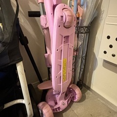 子供キックスクーターの画像