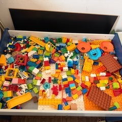 12/13まで掲載します ブロックテーブル 知育 デスク 椅子 セット 塗り絵 水遊び お絵描き 収納 ブロックプレイ 多機能の画像