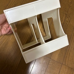 ラック　オフホワイトの画像