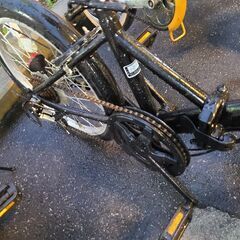 J1693【リユースのサカイ柏店】 折りたたみ自転車　Three-stone　ブラック　6段変速　20インチ　クリーニング、簡易メンテナンス済み　★店頭にて試乗可★  中古自転車 　流山市 中古自転車 松戸市 中古自転車 我孫子市 中古自転車 船橋市 中古自転車 守谷市 中古自転車 取手市 中古自転車の画像