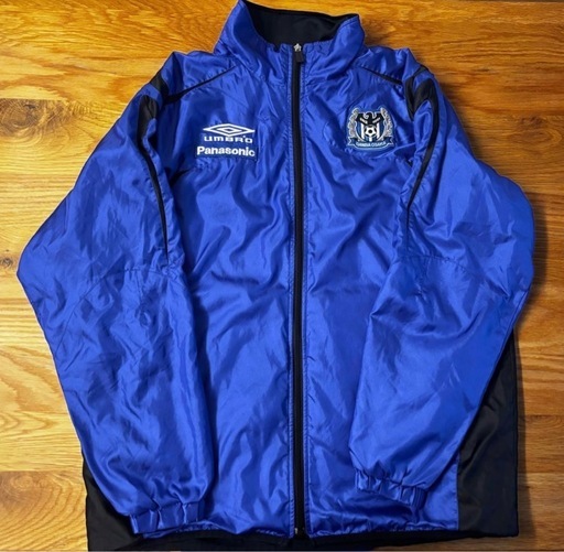 上下セットのUmbroガンバ大阪 厚手ウィンドブレーカー 青（O-XOサイズ）