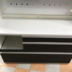 【ジャングルジャングル石川金沢店】  食器棚 ダークブラウン/ホワイト 木目調 W135×D49.5×H200 クリーニング済み												の画像
