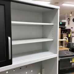 【ジャングルジャングル石川金沢店】  食器棚 ダークブラウン/ホワイト 木目調 W135×D49.5×H200 クリーニング済み												の画像