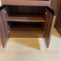 食器棚、キッチンの画像