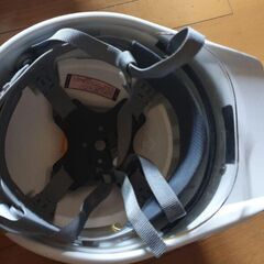 工事現場、屋外作業用のヘルメットの画像