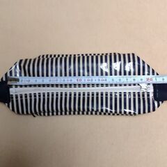 ベージュ×ネイビー ボーダーポーチの画像