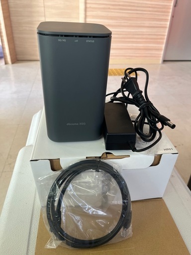 美品【端末費用支払済】docomo5G ホームルーター　 