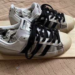 adidasスーパースターの画像