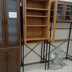 リユースのサカイ栃木店★ジモティ割あり★  食器棚 ベージュ×ブラック W64×D63.5×H181.5 クリーニング済み TC11300の画像