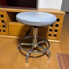 棚、椅子、テレビ台の画像