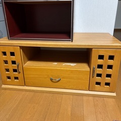 棚、椅子、テレビ台の画像