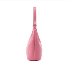 ワンショルダー　クラッチバッグ　トートバッグ　ロペピクニックパサージュ　白リンクルエナメルワイドワンショルダー＆クラッチバッグの画像