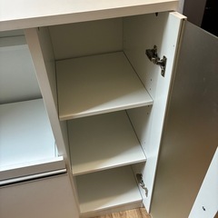 ホワイト 食器棚 ガラス扉付きの画像