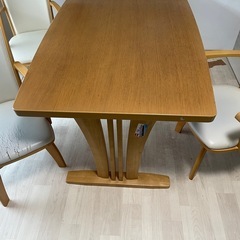 　お話中　
ダイニングテーブルの画像